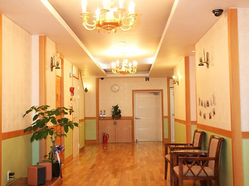 Hostel Lyndon Jeju Buitenkant foto